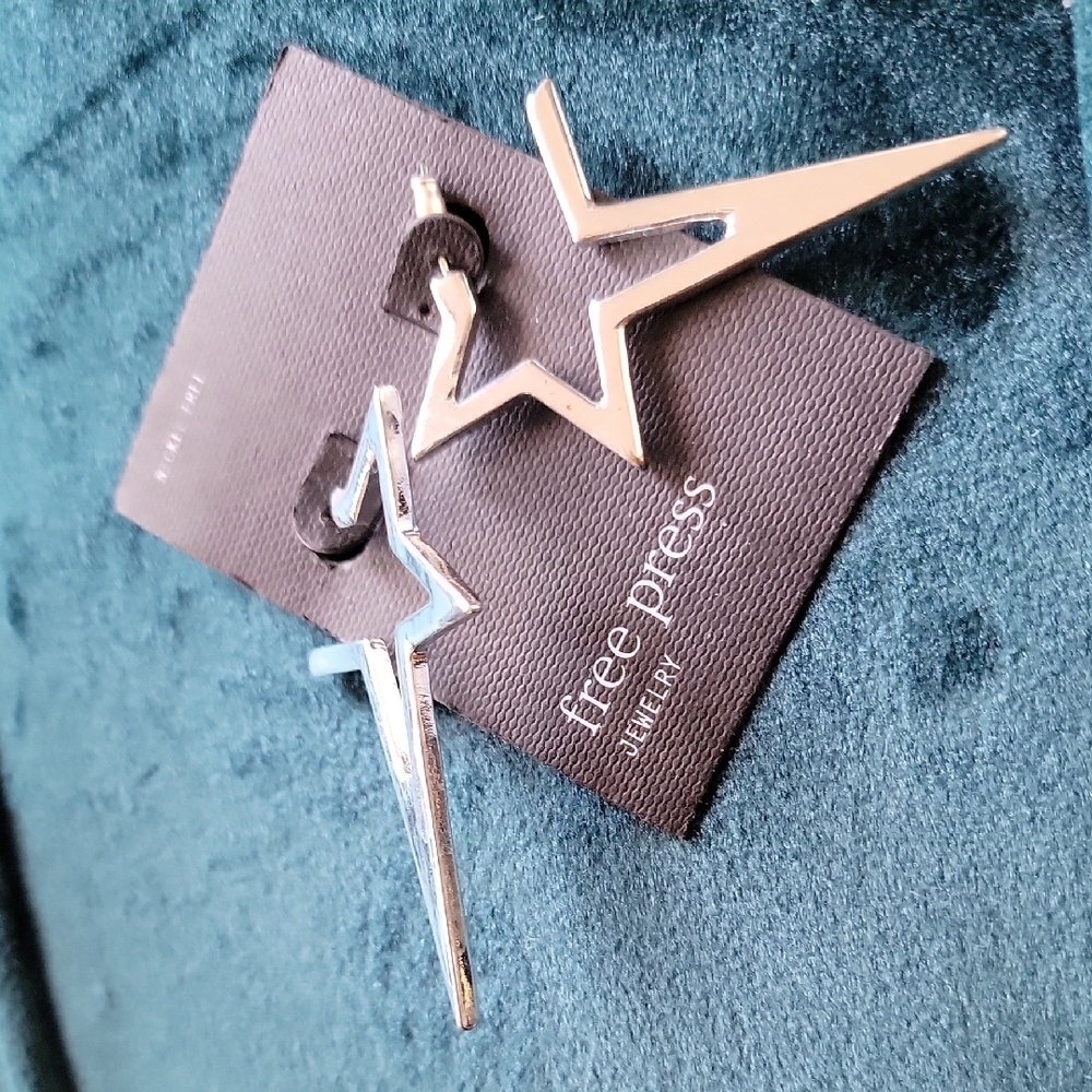 Free Press Silver Star Earrings - Picture 5 of 12